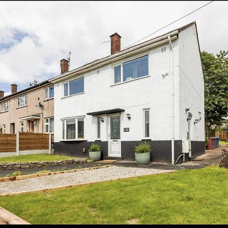 Rishton Entire Charming 5-Bed House In Darwen Blackburn Bb1 Free Parking Roadside מראה חיצוני תמונה