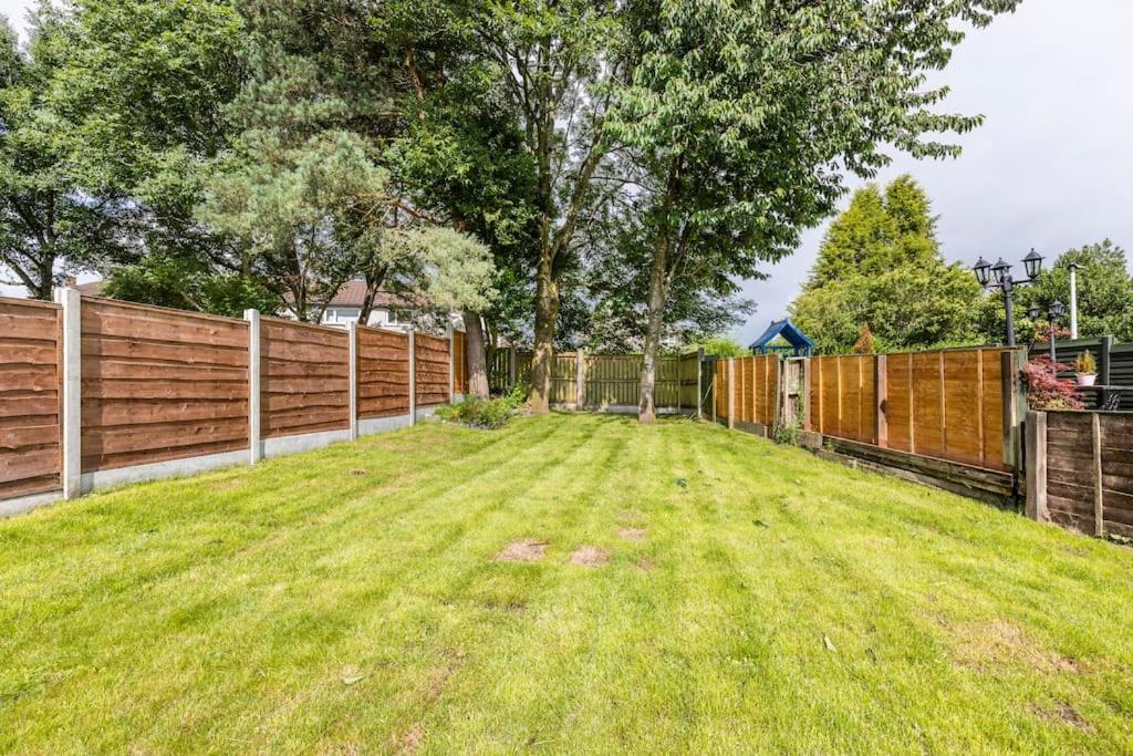 Rishton Entire Charming 5-Bed House In Darwen Blackburn Bb1 Free Parking Roadside מראה חיצוני תמונה