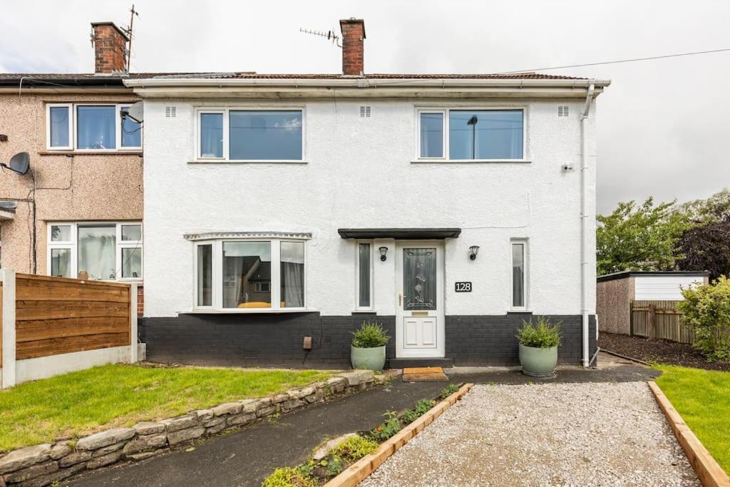 Rishton Entire Charming 5-Bed House In Darwen Blackburn Bb1 Free Parking Roadside מראה חיצוני תמונה