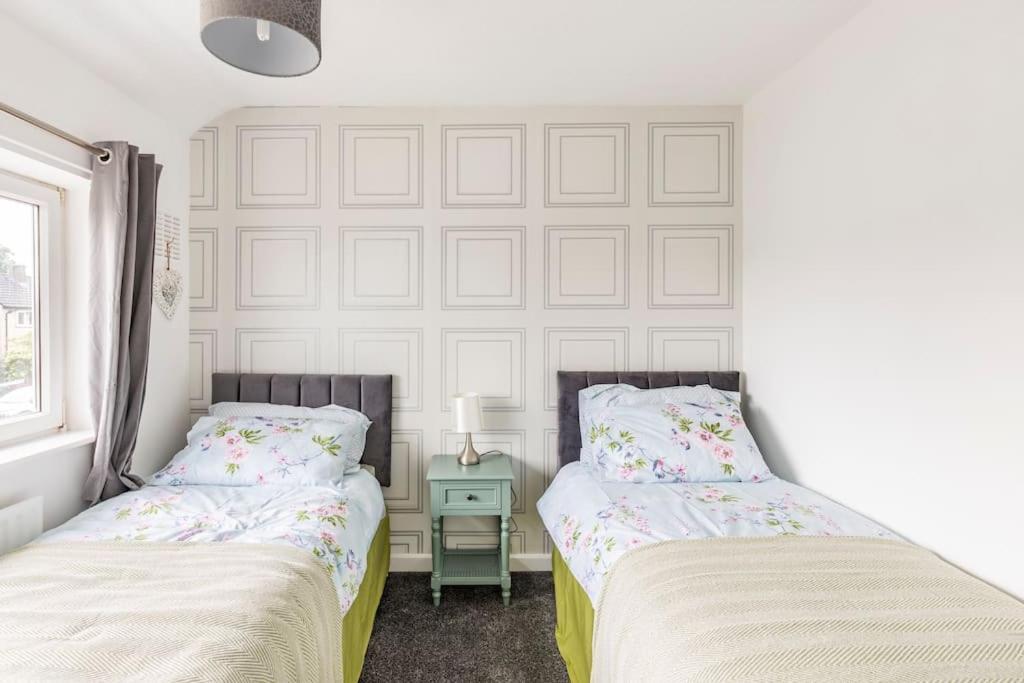 Rishton Entire Charming 5-Bed House In Darwen Blackburn Bb1 Free Parking Roadside מראה חיצוני תמונה
