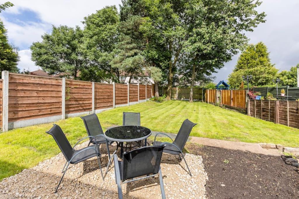 Rishton Entire Charming 5-Bed House In Darwen Blackburn Bb1 Free Parking Roadside מראה חיצוני תמונה