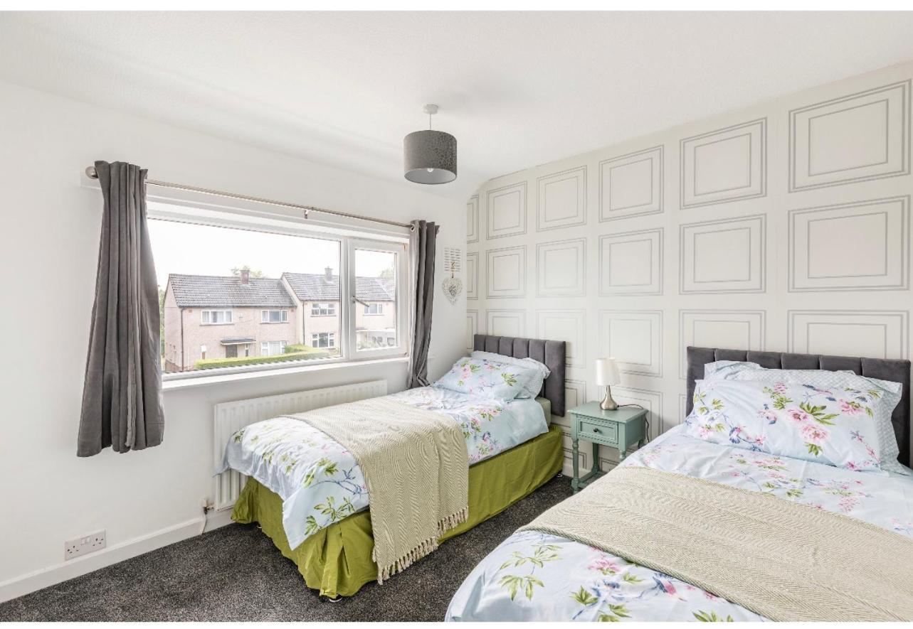 Rishton Entire Charming 5-Bed House In Darwen Blackburn Bb1 Free Parking Roadside מראה חיצוני תמונה