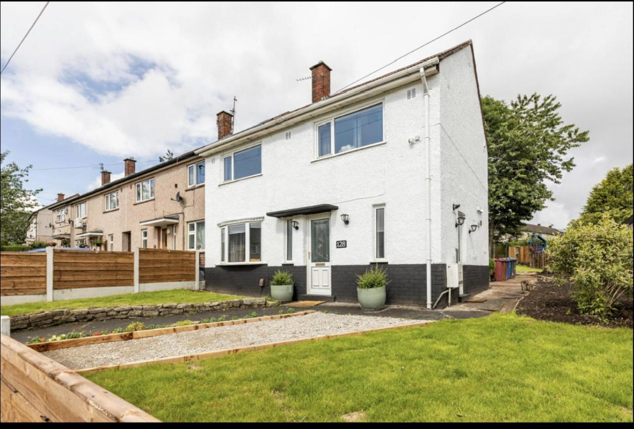Rishton Entire Charming 5-Bed House In Darwen Blackburn Bb1 Free Parking Roadside מראה חיצוני תמונה
