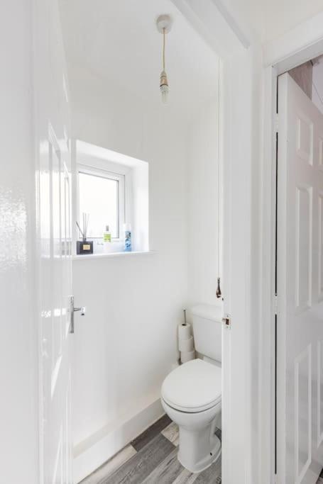 Rishton Entire Charming 5-Bed House In Darwen Blackburn Bb1 Free Parking Roadside מראה חיצוני תמונה