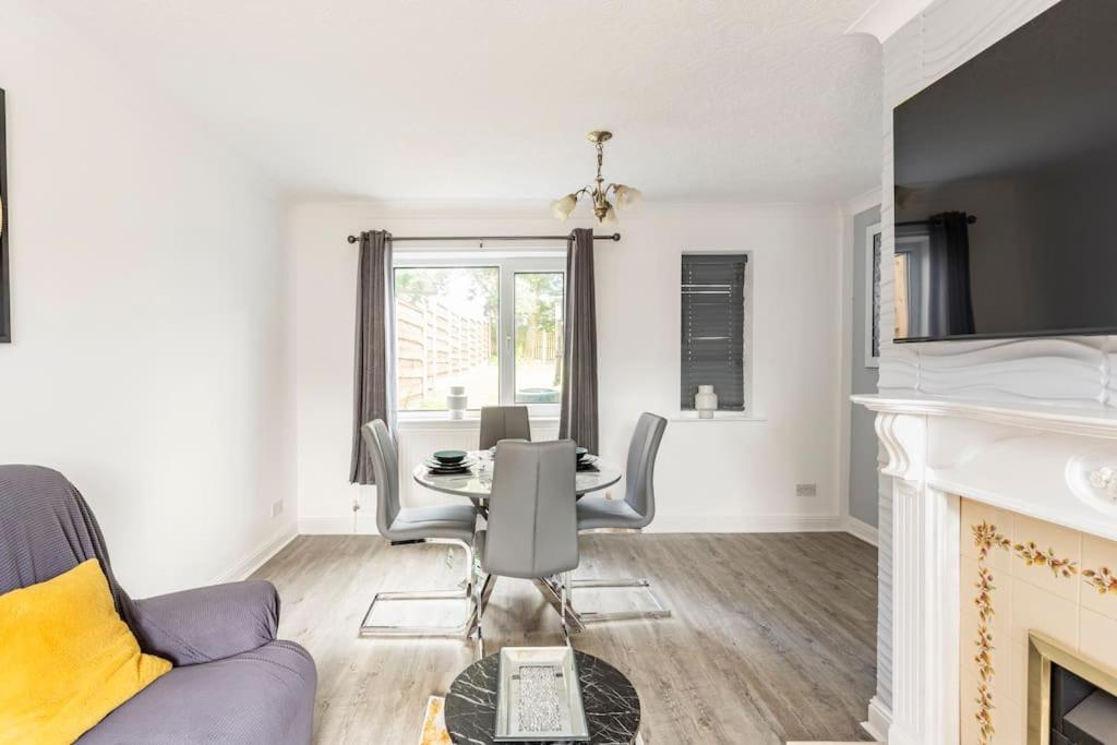 Rishton Entire Charming 5-Bed House In Darwen Blackburn Bb1 Free Parking Roadside מראה חיצוני תמונה