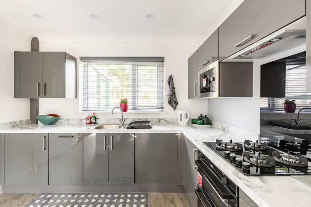 Rishton Entire Charming 5-Bed House In Darwen Blackburn Bb1 Free Parking Roadside מראה חיצוני תמונה