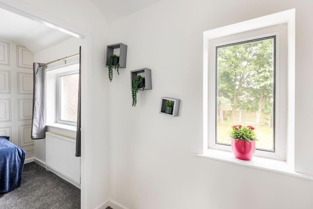 Rishton Entire Charming 5-Bed House In Darwen Blackburn Bb1 Free Parking Roadside מראה חיצוני תמונה