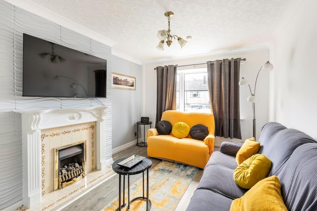Rishton Entire Charming 5-Bed House In Darwen Blackburn Bb1 Free Parking Roadside מראה חיצוני תמונה